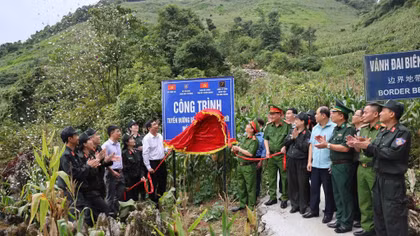  Con đường Đoàn kết nơi biên giới
