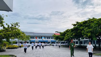 Thông tin sự cố đề thi và việc thí sinh sử dụng điện thoại 