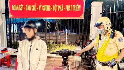 Tối 7/6, CSGT phát hiện thanh niên điều khiển phương tiện 4 không: không gương, không biển số, không GPLX và không giấy chứng nhận đăng ký xe.