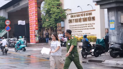 Thí sinh nghe phổ biến quy chế thi tại điểm thi Trường THCS Hàn Thuyên, TP Hồ Chí Minh.