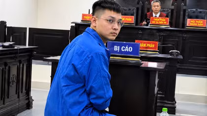 Chiếm đoạt tiền tỷ từ tài khoản của nhiều công ty, lĩnh án 11 năm tù 