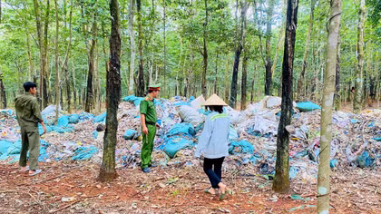 Cơ sở chế biến nhựa đổ trái phép hơn 8 tấn chất thải rắn 
