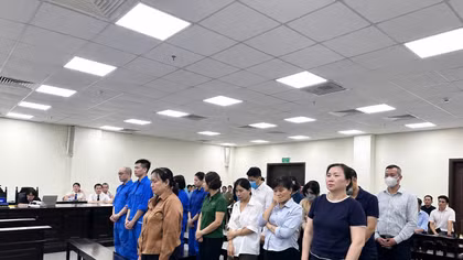 Các bị cáo tại phiên tòa.