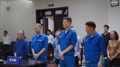 Các bị cáo tại phiên tòa phúc thẩm.