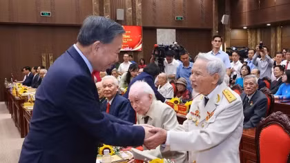 Tổng Bí thư, Chủ tịch nước: Những câu chuyện thật, việc làm thật, những năm tháng cống hiến của các Đảng viên lão thành có sức giáo dục rất lớn