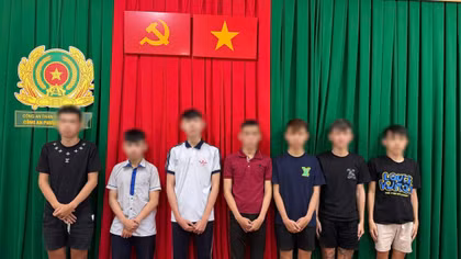 Bắt nhóm đối tượng dùng hung khí đánh nhau trên đường