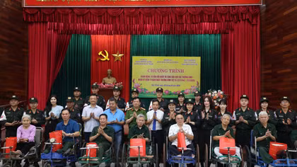 Khi những người lính đến với những người lính