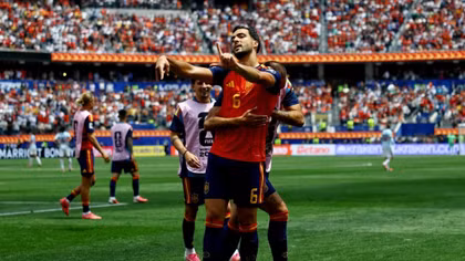 Merino đưa Tây Ban Nha vào bán kết World Cup