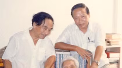 “Thơ phải làm bừng rộ lên cảm xúc”