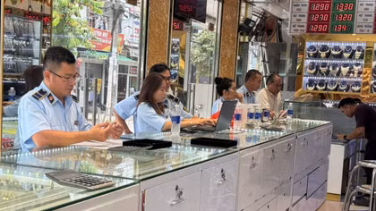 Phát hiện công ty kinh doanh trang sức nghi giả mạo nhãn hiệu