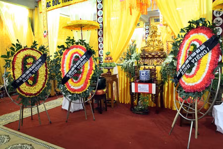 Sáng 28/11, Tổng bí thư Nguyễn Phú Trọng, Chủ tịch nước Trương Tấn Sang, Thủ tướng Chính phủ Nguyễn Tấn Dũng, Chủ tịch Quốc hội Nguyễn Sinh Hùng, cùng nhiều lãnh đạo Đảng, Nhà nước, Chính phủ... đã gửi vòng hoa kính viếng và gửi lời chia buồn sâu sắc tới HĐTS GHPGVN cùng tăng ni, phật tử cả nước.