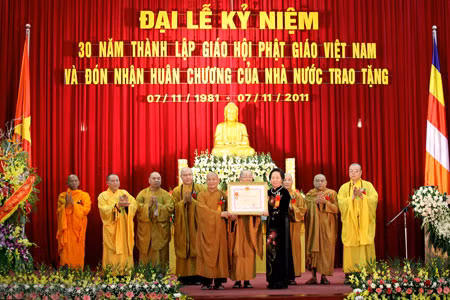 Thay mặt Đảng, Nhà nước Phó Chủ tịch nước Nguyễn Thị Doan đã trao tặng Giáo hội Phật giáo Việt Nam Huân chương Hồ Chí Minh lần thứ II.