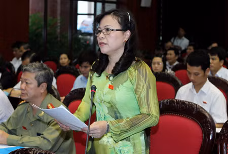 Đại biểu Quốc hội tỉnh Quảng Ninh Ngô Thị Minh phát biểu ý kiến. Ảnh: TTXVN.