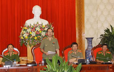Đồng chí Trần Đại Quang, Ủy viên Bộ Chính trị, Bộ trưởng Bộ Công an phát biểu chỉ đạo tại cuộc họp Ban chỉ đạo tổ chức Kỳ họp Đại hội đồng Interpol lần thứ 80. Ảnh: Công Gôn.