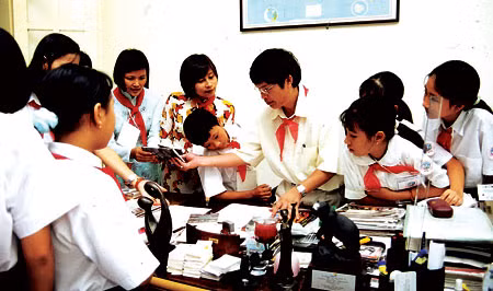 Những chủ nhân Thăng Long đến thăm Báo ANTG năm 2000.