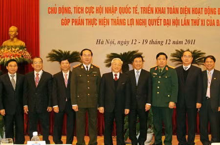 Tổng Bí thư Nguyễn Phú Trọng với các đại biểu dự Hội nghị. Ảnh: TTXVN.