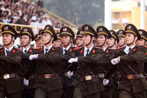 Khối sinh viên thuộc các khoa thuộc Học viện ANND diễu hành.