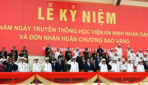 Các vị đại biểu dự Lễ kỷ niệm 65 năm ngày truyền thống Học viện An ninh và đón nhận Huân chương Sao Vàng.