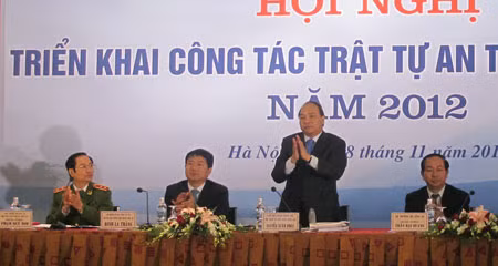 Phó Thủ tướng Chính phủ Nguyễn Xuân Phúc; Bộ trưởng Bộ Công an Trần Đại Quang; Bộ trưởng Bộ GTVT Đinh La Thăng; Thứ trưởng Bộ Công an Phạm Quý Ngọ tại hội nghị.