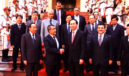 Thượng tướng Trần Đại Quang, Bộ trưởng Bộ Công an Việt Nam; ngài Xa-ít A-bu-a-li, Bộ trưởng Bộ Nội vụ và An ninh Quốc gia Palestine cùng các đại biểu dự Hội đàm.