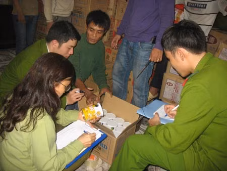 Kinh hoàng thực phẩm nhập lậu: Vì sao chưa "triệt" được? ảnh 1