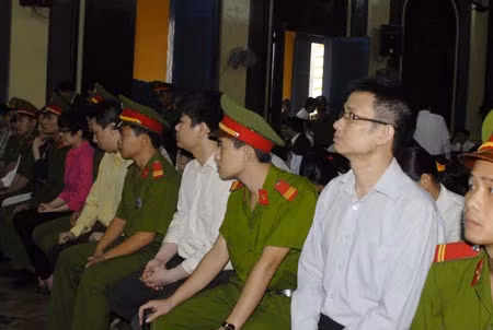 Các bị cáo tại tòa.