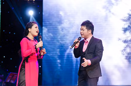 Trọng Tấn - Anh Thơ sẽ dành một phần số tiền thu được từ liveshow “Tình ta biển bạc đồng xanh” để ủng hộ người dân miền Trung.