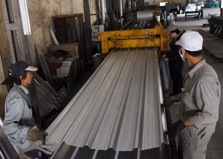 Giá nhiên liệu tăng cao luôn là bài toán khó giải đối với doanh nghiệp. Ảnh: Thiện Hoàng.