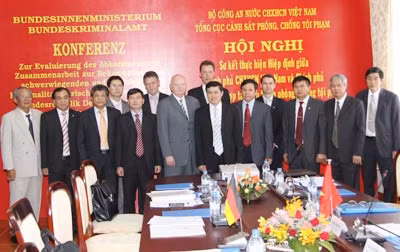 Các đại biểu dự sơ kết hợp tác phòng chống tội phạm Việt Nam - CHLB Đức.