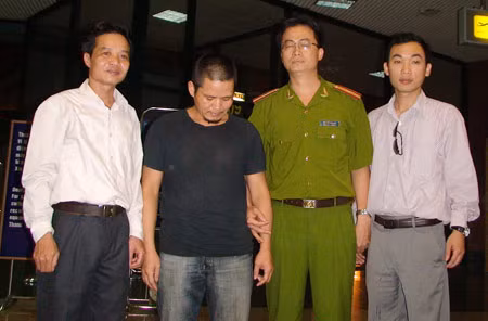 VP Interpol Việt Nam trao trả đối tượng truy nã cho Hàn Quốc ảnh 1