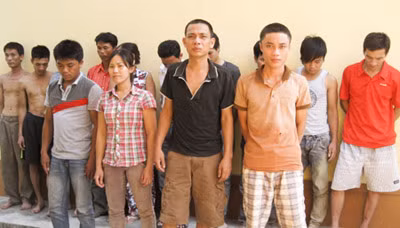 Bắt ổ đánh bạc trên đồi vắng ảnh 1