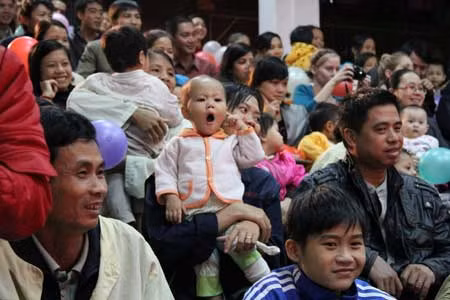 Hơn lúc nào hết, âm nhạc giúp con người xích lại gần nhau và xoa dịu bớt những nỗi đau…