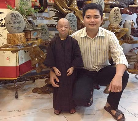 Thầy đồ và người anh trai hiện đang là kỹ sư tin học.