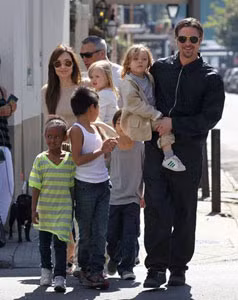 Đại gia đình Jolie - Brad Pitt.