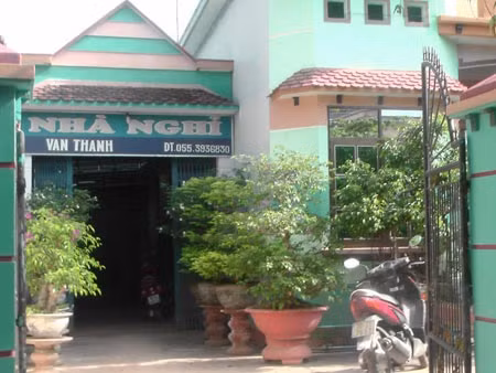 Nhà nghỉ Văn Thành, huyện Mộ Đức, nơi bé gái 13 tuổi ở với Nguyễn Văn Cảm như vợ chồng.