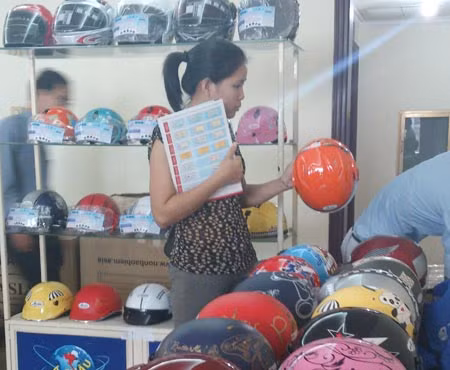 Người tiêu dùng chọn mua MBH trên thị trường.