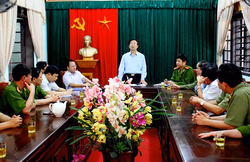 Thượng tướng Đặng Văn Hiếu chỉ đạo Công an thị xã Cửa Lò tăng cường công tác đấu tranh phòng chống tội phạm mùa du lịch.