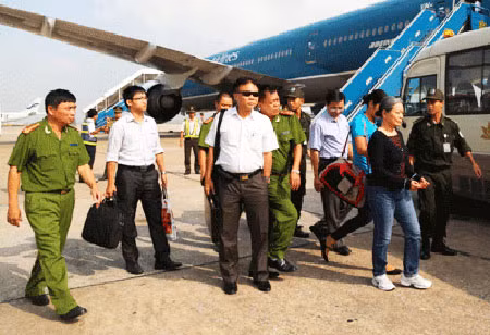 Đối tượng Phan Thúy Ngân bị bắt.