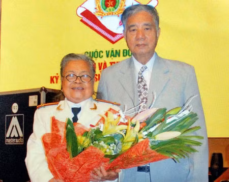 Hai vợ chồng Anh hùng Ngô Thị Huệ - Trần Viết Trí.