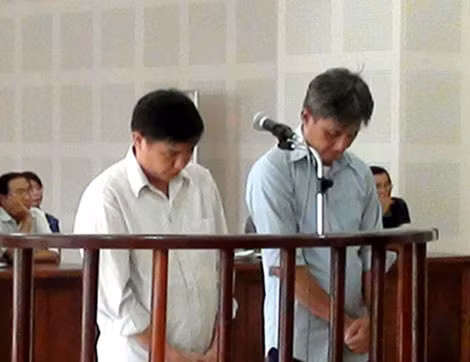 Hai siêu lừa đảo Nguyễn Thanh Quang và Nguyễn Thanh Châu tại tòa.