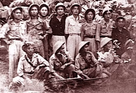 Một tiểu đội của tiểu đoàn 307. Ảnh tư liệu trích từ phim của ban Điện ảnh Khu 8.