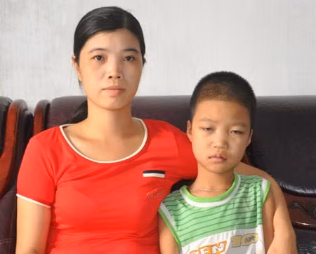 Chị Hợp và cháu Nguyễn Phước Toàn.