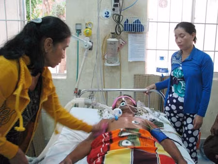 Anh Phạm Hữu Thành Tâm vẫn đang còn hôn mê sâu và phải thở bằng máy.
