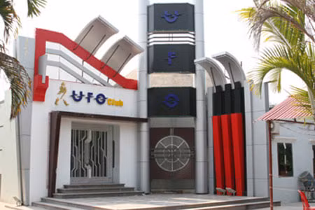 Vũ trường UFO Club.