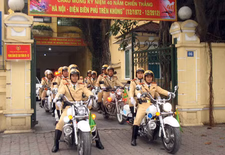 Lực lượng CSGT Hà Nội lên đường làm nhiệm vụ dẫn đoàn.