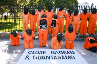 Người biểu tình trước Nhà Trắng yêu cầu đóng cửa nhà tù Guantanamo.