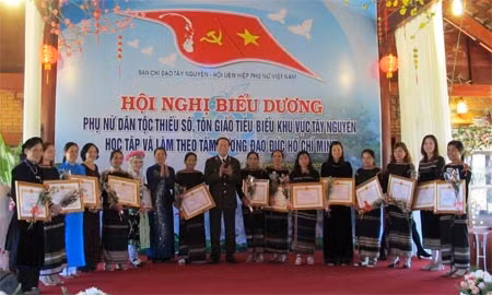 Biểu dương phụ nữ dân tộc thiểu số, tôn giáo tiêu biểu khu vực Tây Nguyên ảnh 5
