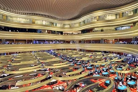 Bên trong sòng bạc Marina Bay Sands.