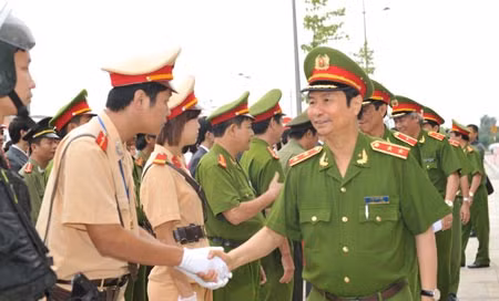 Trung tướng Phạm Quý Ngọ, Ủy viên Trung ương Đảng, Thứ trưởng Bộ Công an động viên lực lượng Công an Hà Nội tham gia diễn tập bảo vệ Kỳ họp Đại Hội đồng Interpol lần thứ 80.