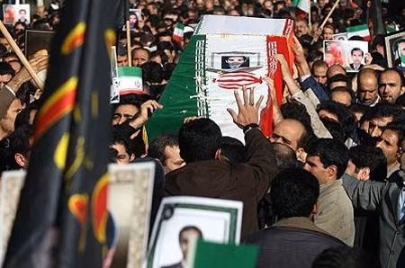 Đám tang đưa tiễn nhà vật lý hạt nhân Iran Majid Shahriari, ông bị sát hại hôm 29/11.